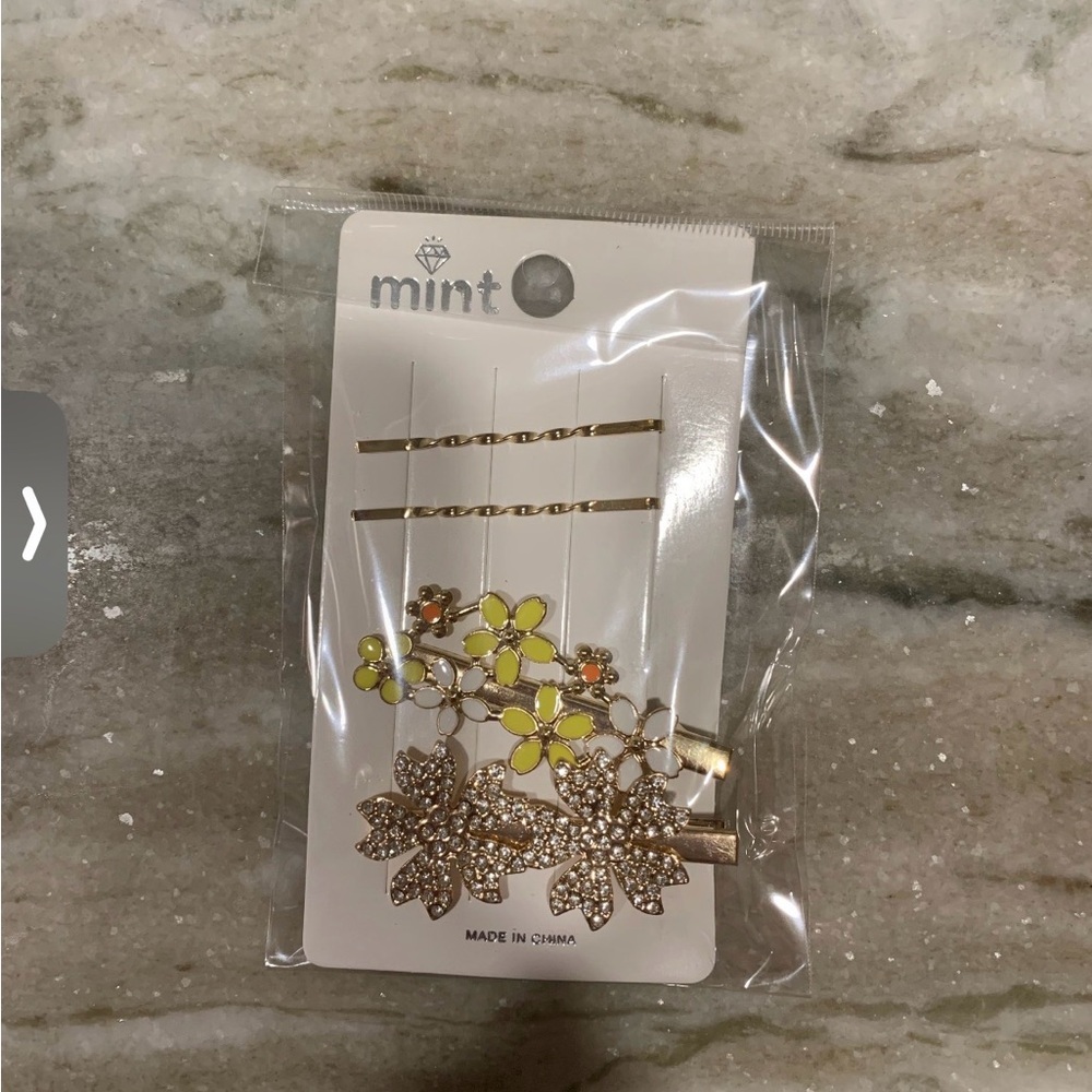 Mint Dazzling Floral Hair Clip Set - Gold and Yellow